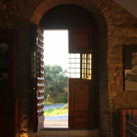 Hotel apartamentowy Madonna Del Poggio Cav - 3*