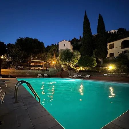 Hotel apartamentowy Madonna Del Poggio Cav - Scarlino