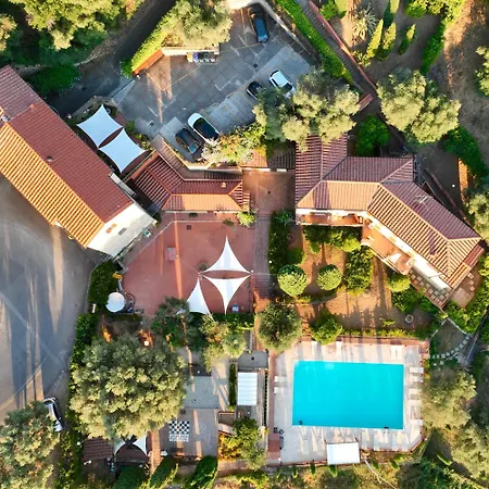 Madonna Del Poggio Cav - Hotel apartamentowy Scarlino