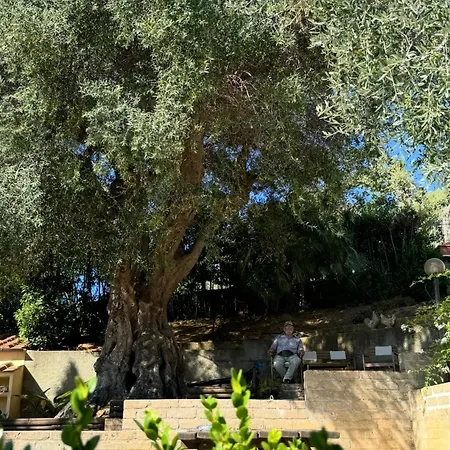 Hotel apartamentowy Madonna Del Poggio Cav -