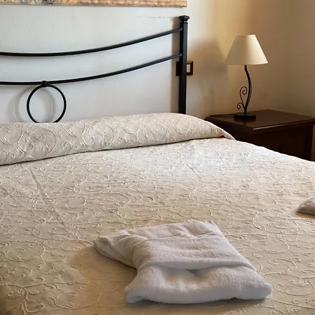 Madonna Del Poggio Cav - Hotel apartamentowy 3*