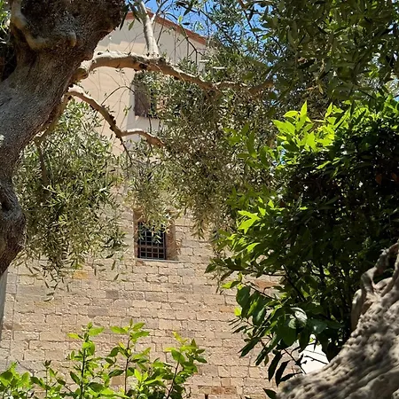 Ξενοδοχείο με διαμερίσματα Madonna Del Poggio Cav